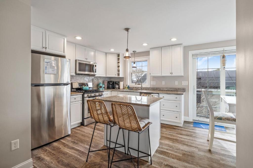 Η κουζίνα ή μικρή κουζίνα στο Bliss on Brissette Marsh Views Kid's Bunk Room