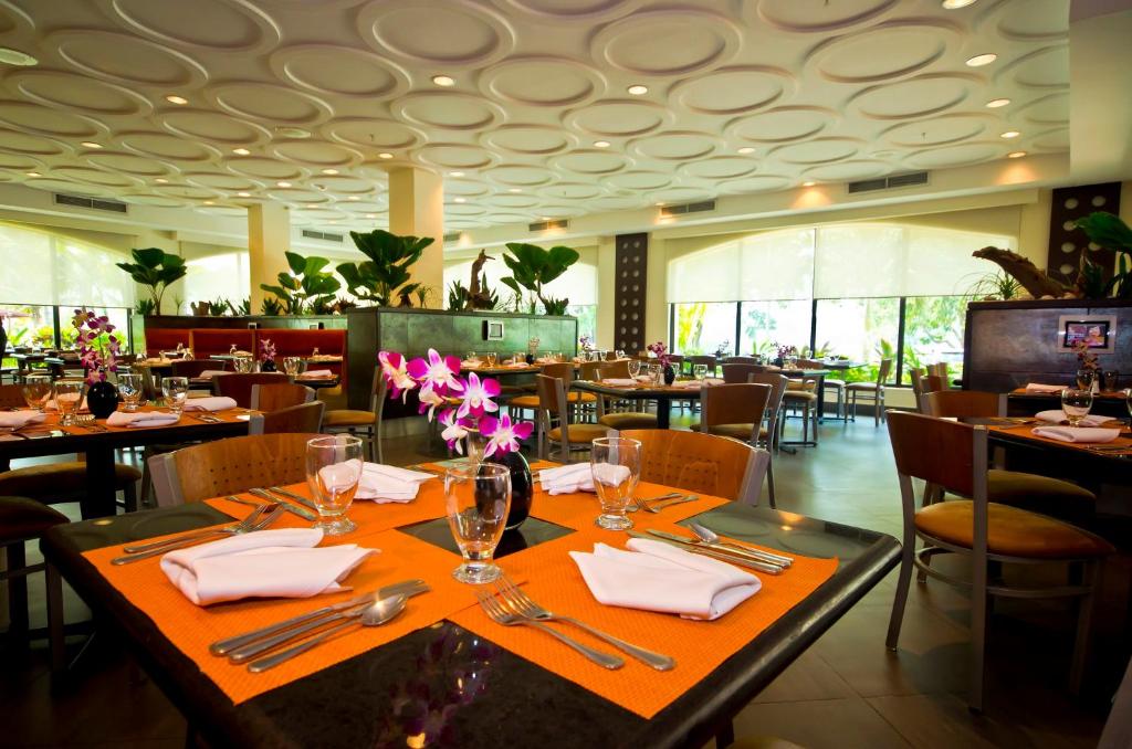 Restaurace v ubytování Holiday Inn Panama Canal by IHG