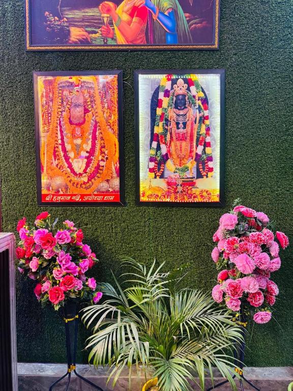 Gambar di galeri bagi Shri Radhe Radhe Guest House In-front of Ram Janam Bhumi Main Gate Opposite 200 Meter Fully AC All Rooms di Ayodhya