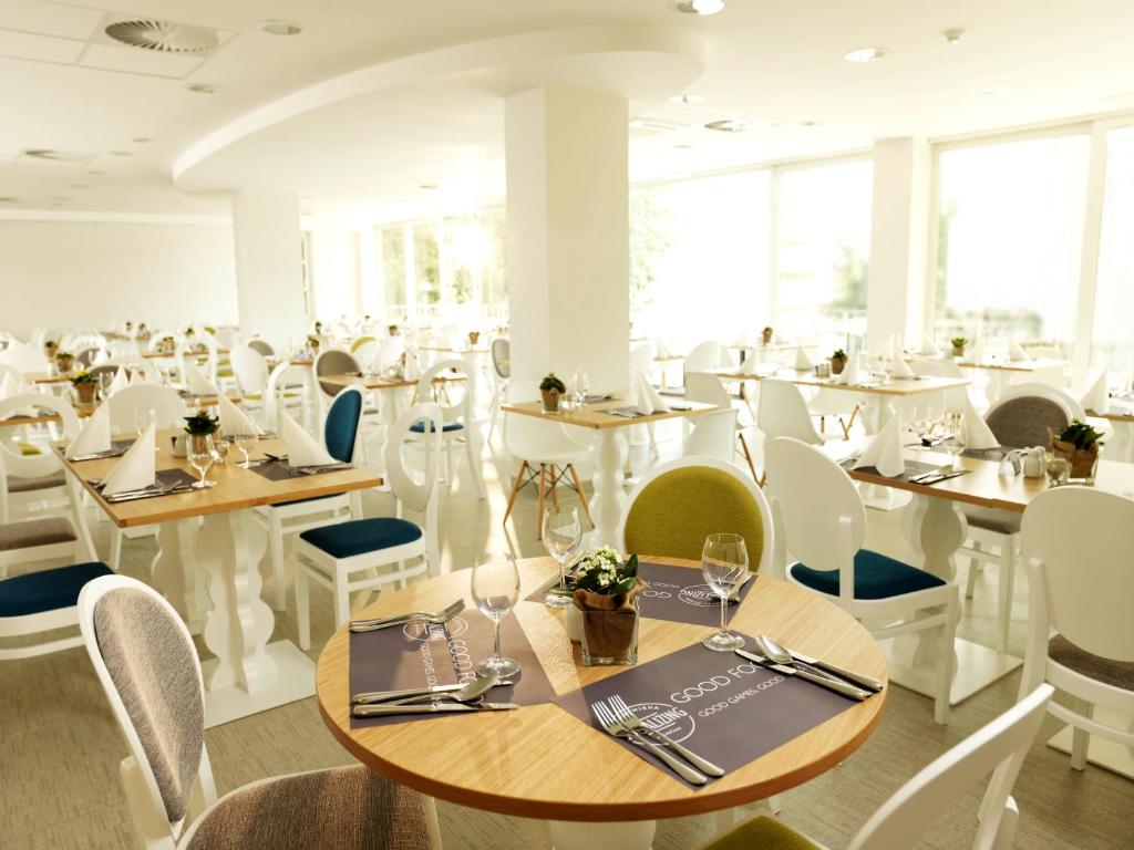 A restaurant or other place to eat at Hotel Mirna - Terme & Wellness Lifeclass
