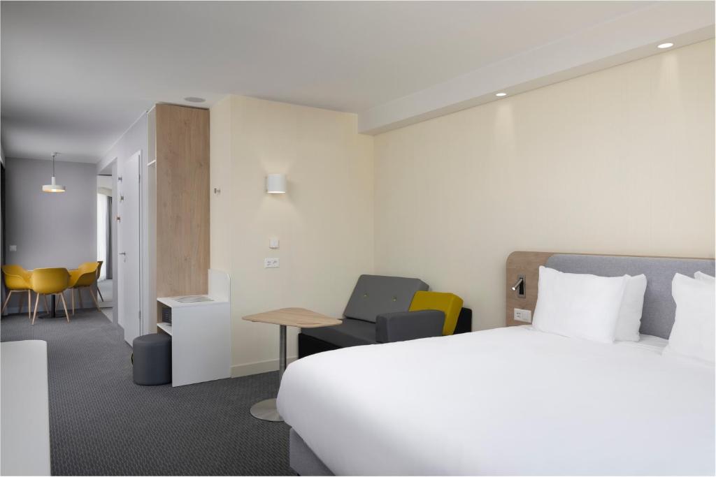 Postel nebo postele na pokoji v ubytování Holiday Inn Express & Suites Sion by IHG