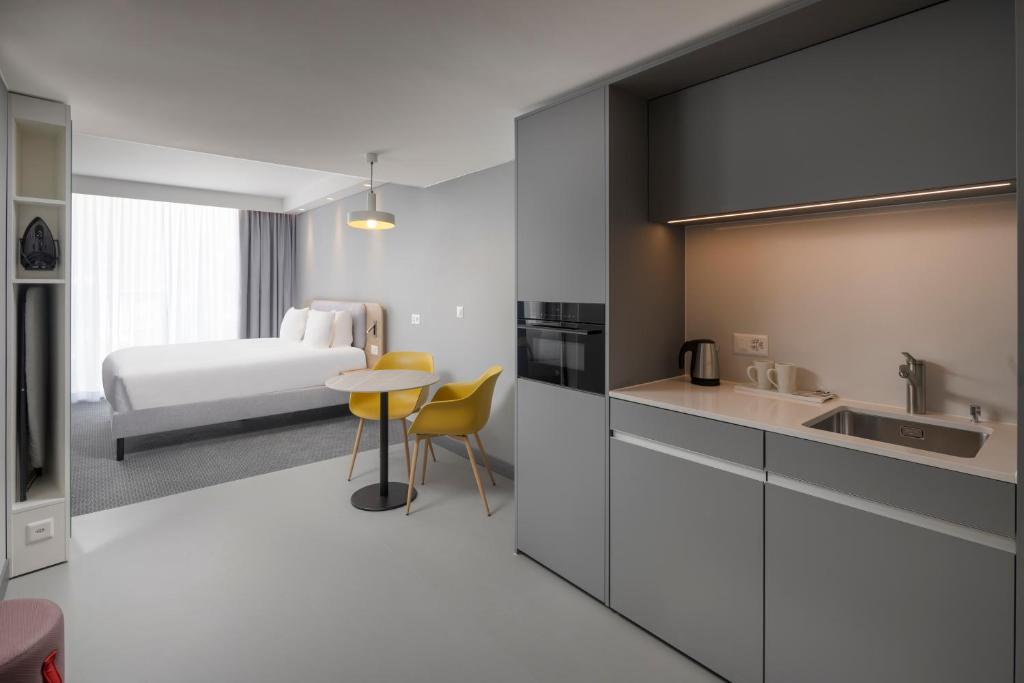 Postel nebo postele na pokoji v ubytování Holiday Inn Express & Suites Sion by IHG