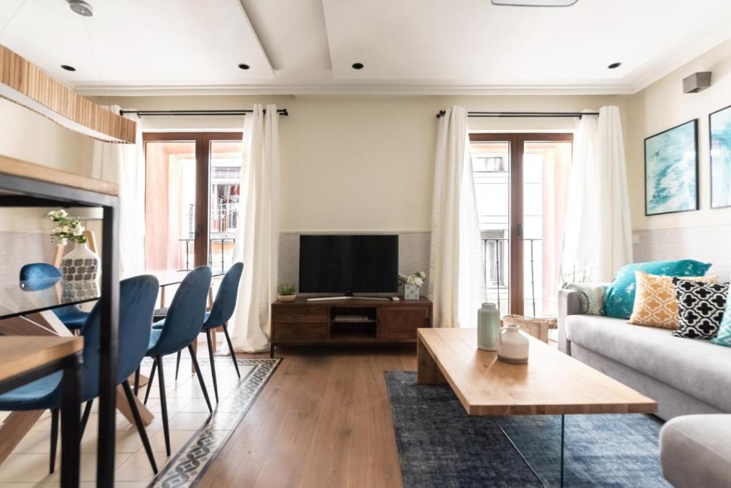 Sophisticated Refurbished - 2BD 2BTH-Malasaña