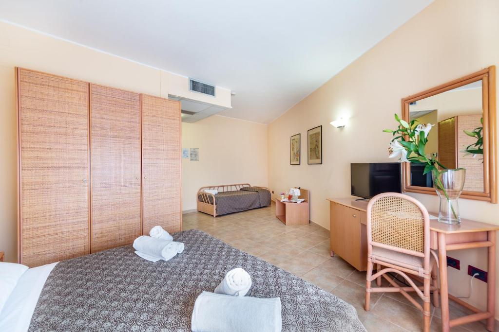 TV a/nebo společenská místnost v ubytování Rina Hotel