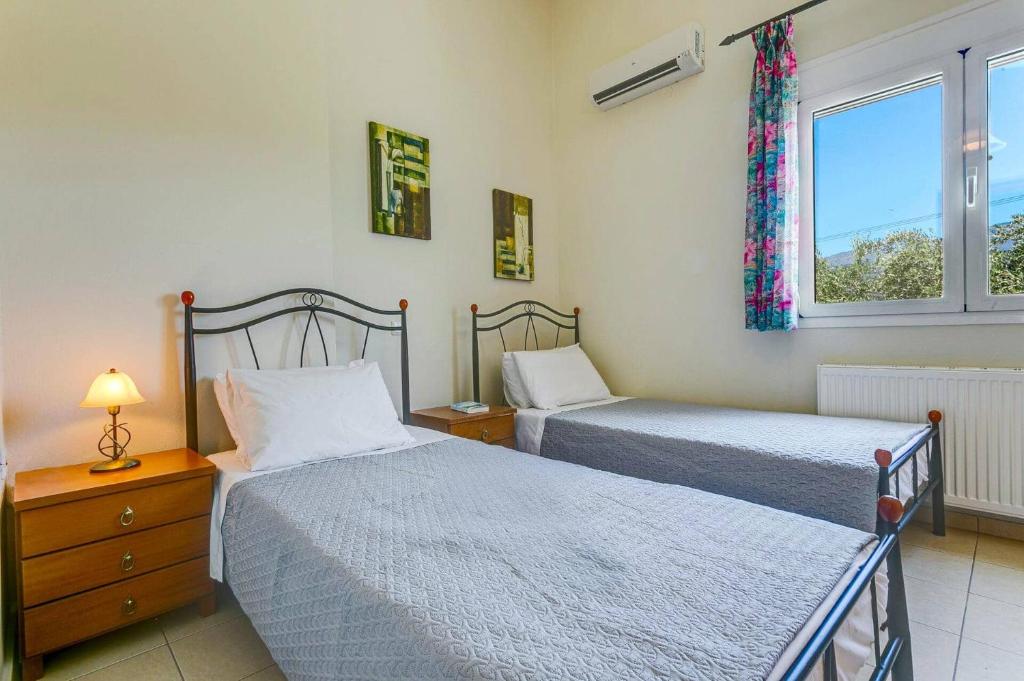 Postel nebo postele na pokoji v ubytování Villa Kastellaki by Villa Plus