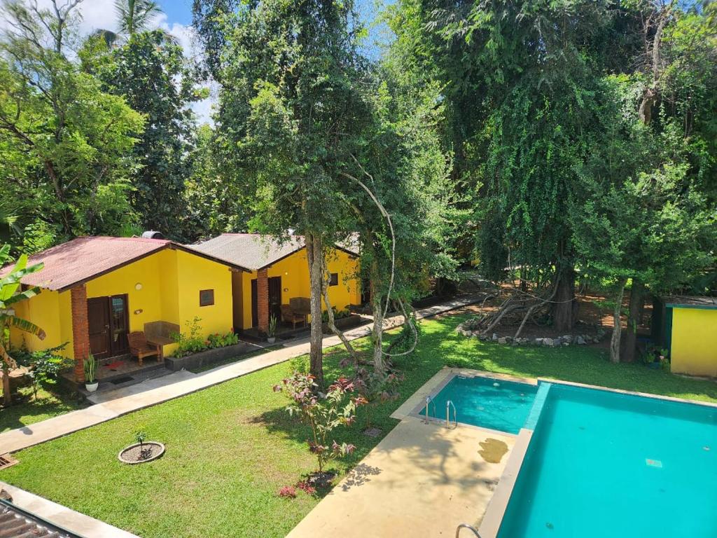 Bazén v ubytování Sigiri Resort nebo v jeho okolí