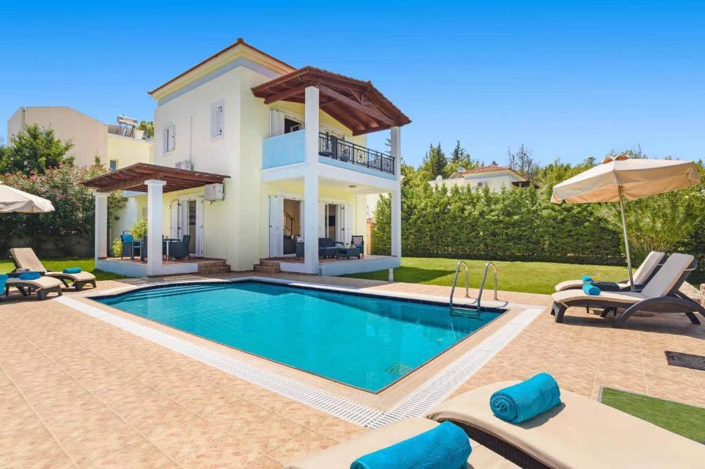 The swimming pool at or close to Villa Apollo Springs by Villa Plus