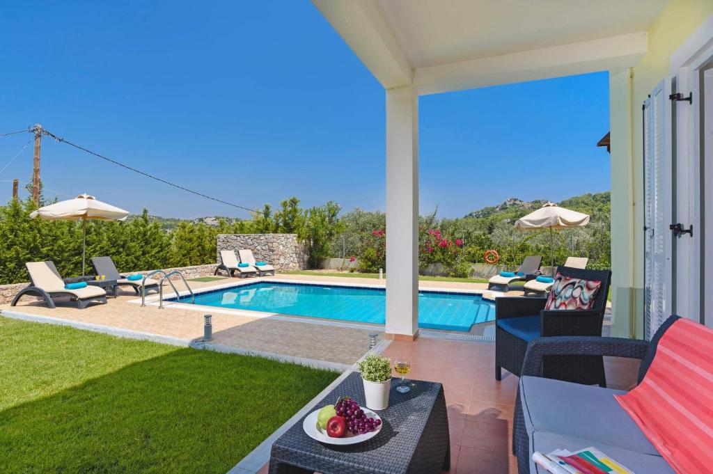 The swimming pool at or close to Villa Apollo Springs by Villa Plus