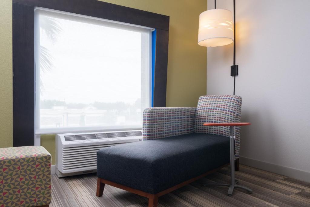 Holiday Inn Express & Suites Lakeland South by IHG photo