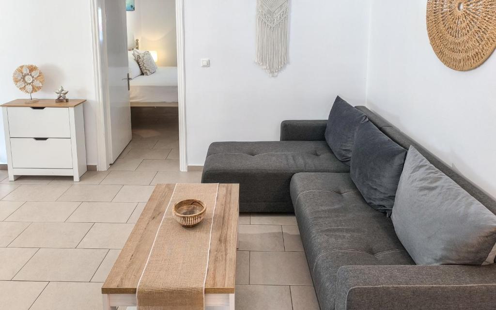 Jenny Sam renovated house for 5 near center and be