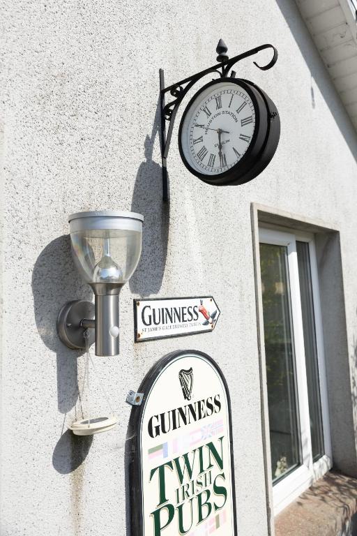 Certifikát, hodnocení, plakát nebo jiný dokument vystavený v ubytování Brielle House