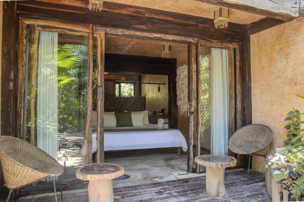 Кровать или кровати в номере Mayan Monkey Isla Mujeres - Social Hotel