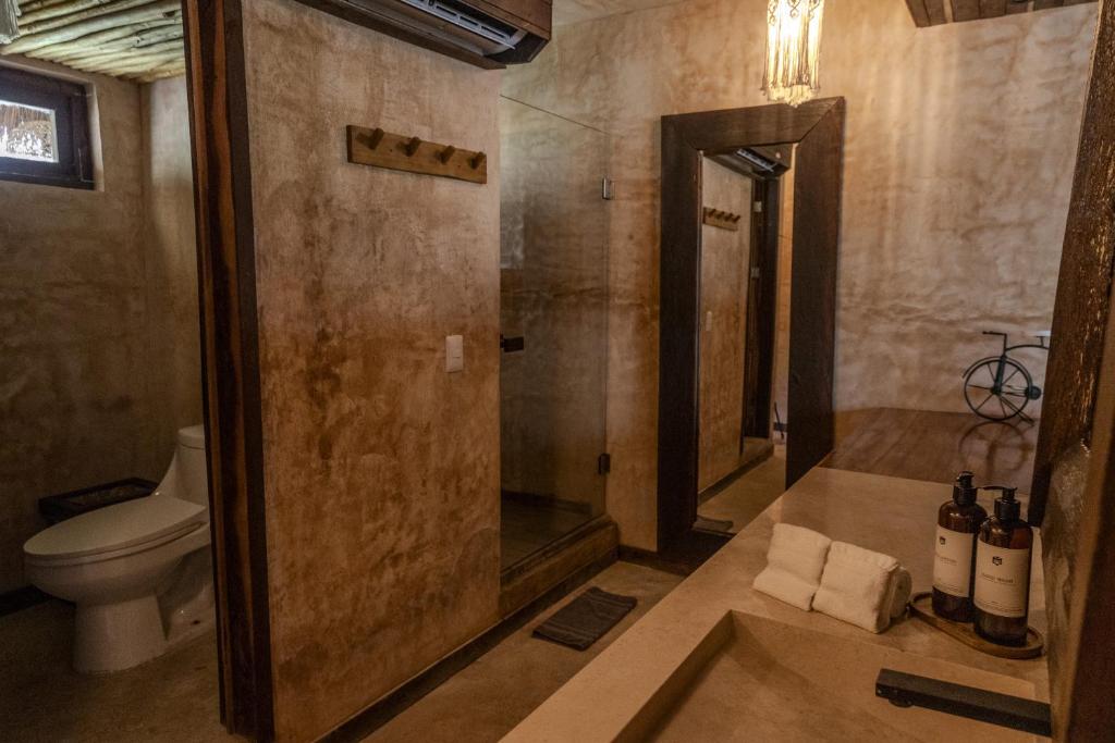 Ванная комната в Mayan Monkey Isla Mujeres - Social Hotel