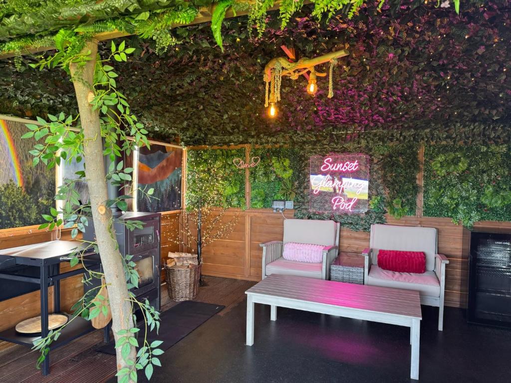 Zahrada ubytování FINN VILLAGE - Loch Lomond Sunset Glamping Pod - Private Ofuro HOT TUB