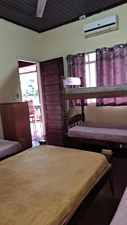 Postel nebo postele na pokoji v ubytování Hummingbird Hostel