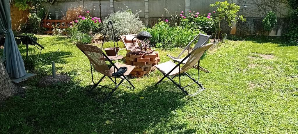 Zahrada ubytování CAMPING under walnut, with your own tent, with shared bathroom