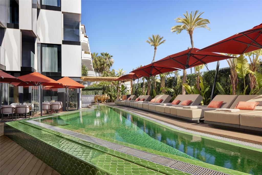 Sir Joan Hotel
