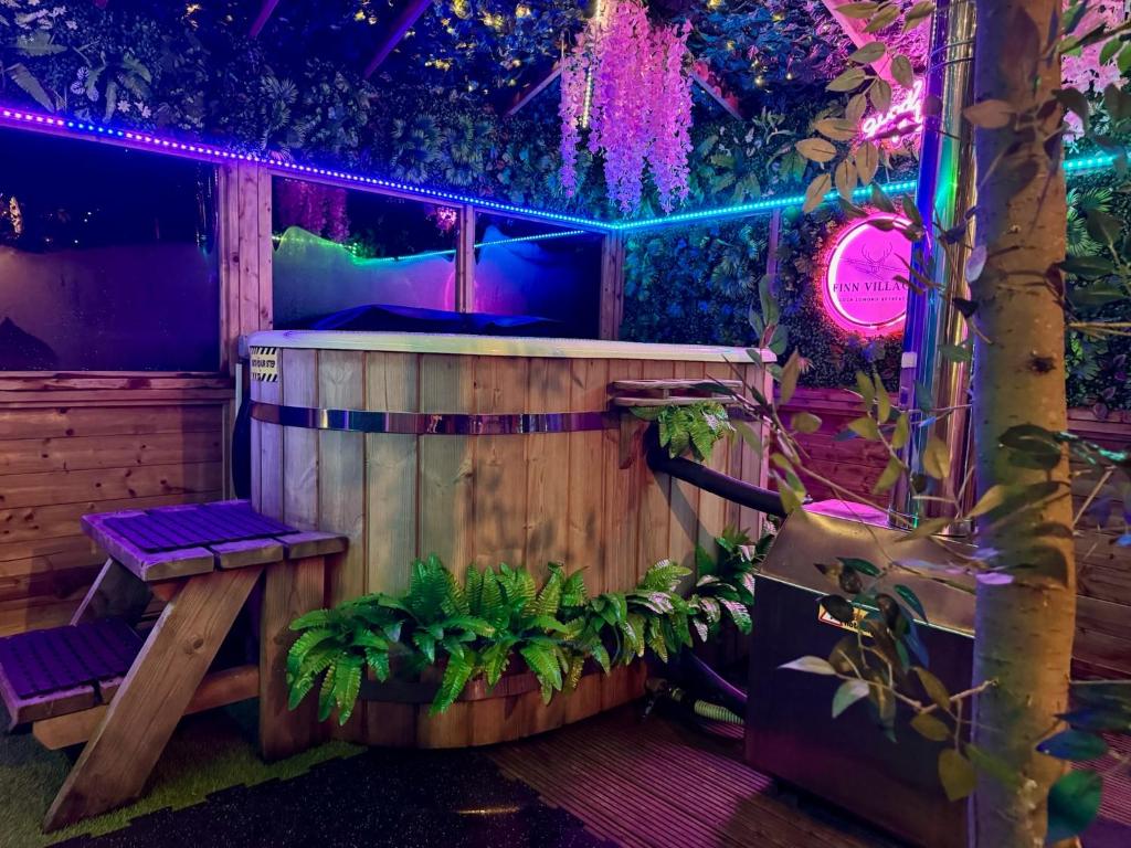Zahrada ubytování FINN VILLAGE - Loch Lomond Sunset Glamping Pod - Private Ofuro HOT TUB