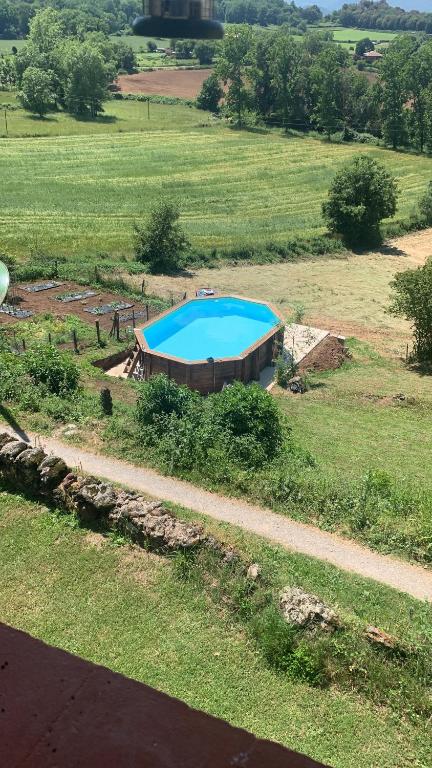 Bazén v ubytování Allotjament Rural Mas Gingi nebo v jeho okolí