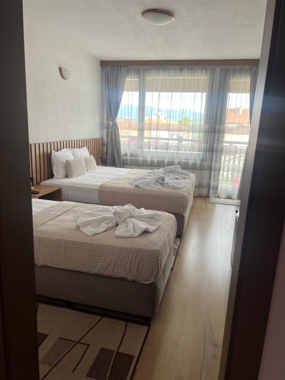 Postel nebo postele na pokoji v ubytování Guest House Raffe