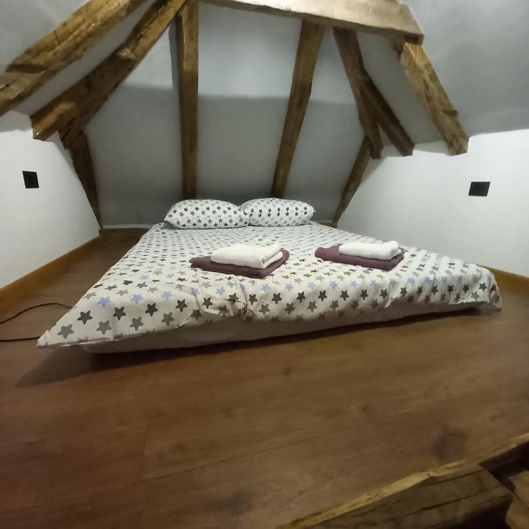 Postel nebo postele na pokoji v ubytování JANTAR- rustična kuća