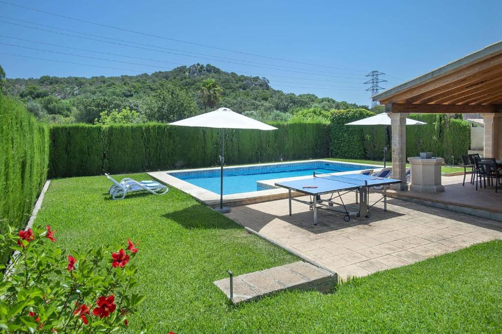 Bazén v ubytování Villa Vidrier I by Villa Plus nebo v jeho okolí