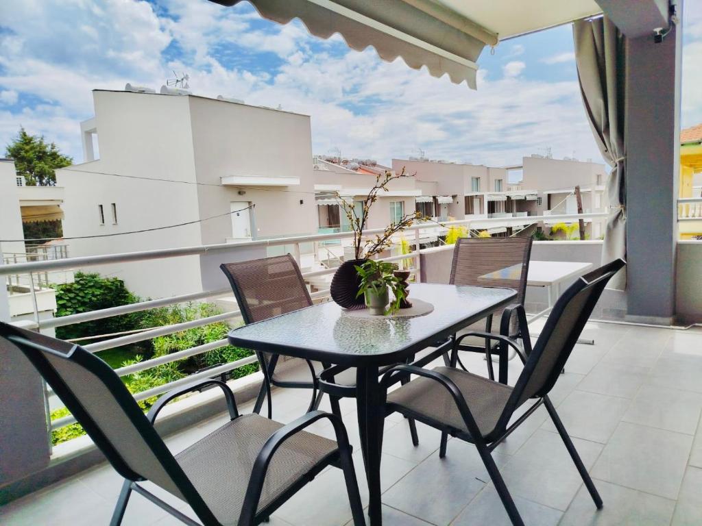 Nikoshouse apartment paralia ofriniou - Housity