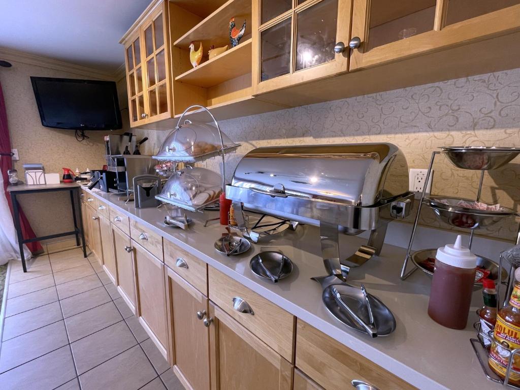 Kuchyň nebo kuchyňský kout v ubytování Best Western PLUS Langley Inn