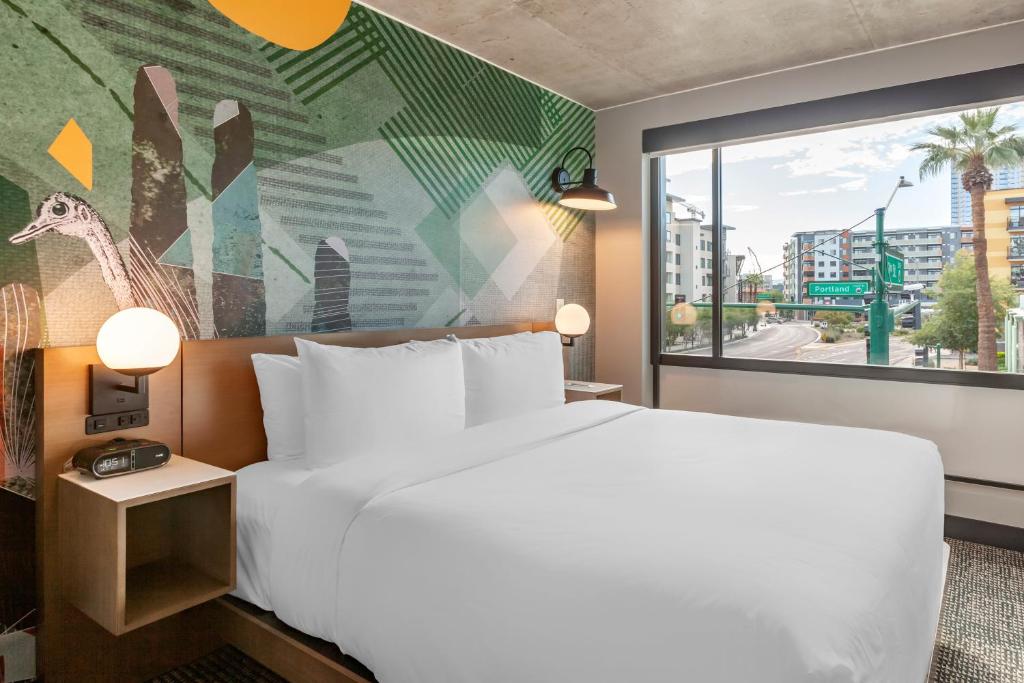 Cambria Hotel Downtown Phoenix Convention Center - 