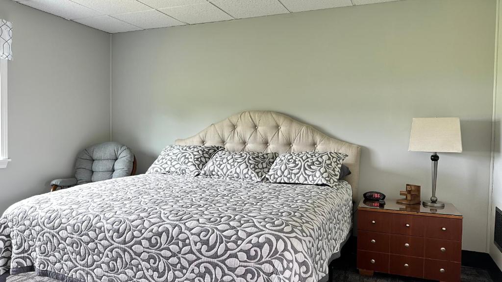Colonial Valley Motel - King Room