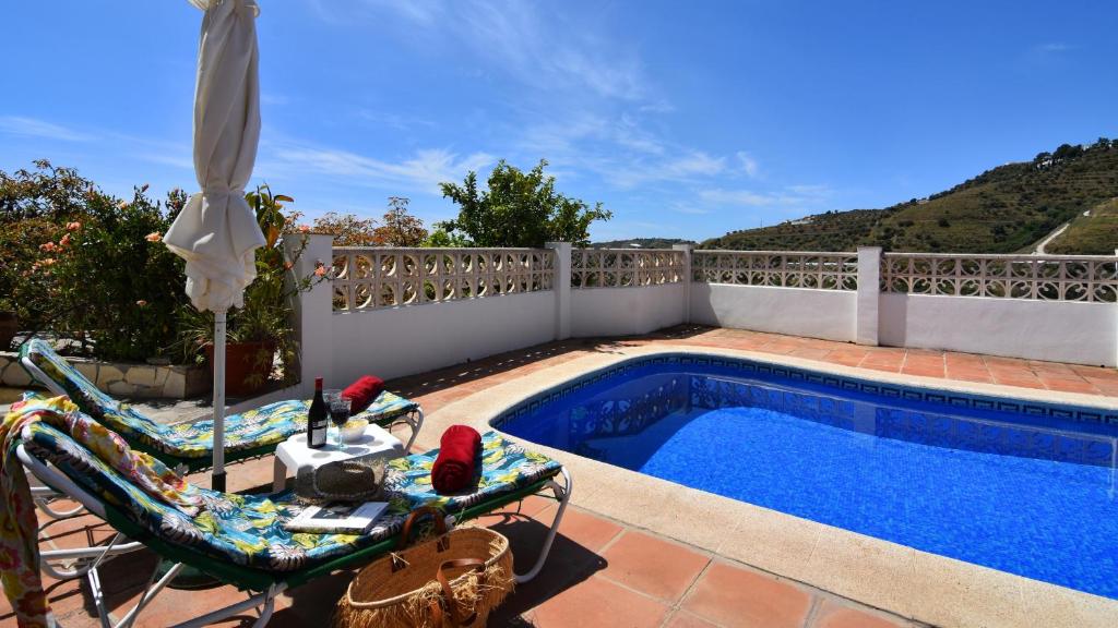 The swimming pool at or close to Casa Carrerilla