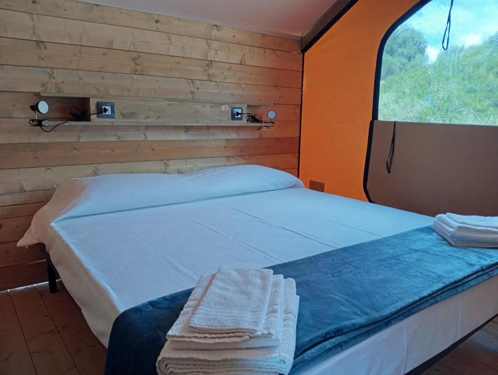 Postel nebo postele na pokoji v ubytování Casa Sgarlata Glamping - Tenda Olivastro