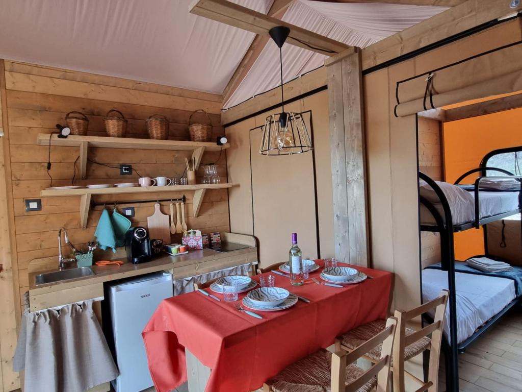 Postel nebo postele na pokoji v ubytování Casa Sgarlata Glamping - Tenda Olivastro