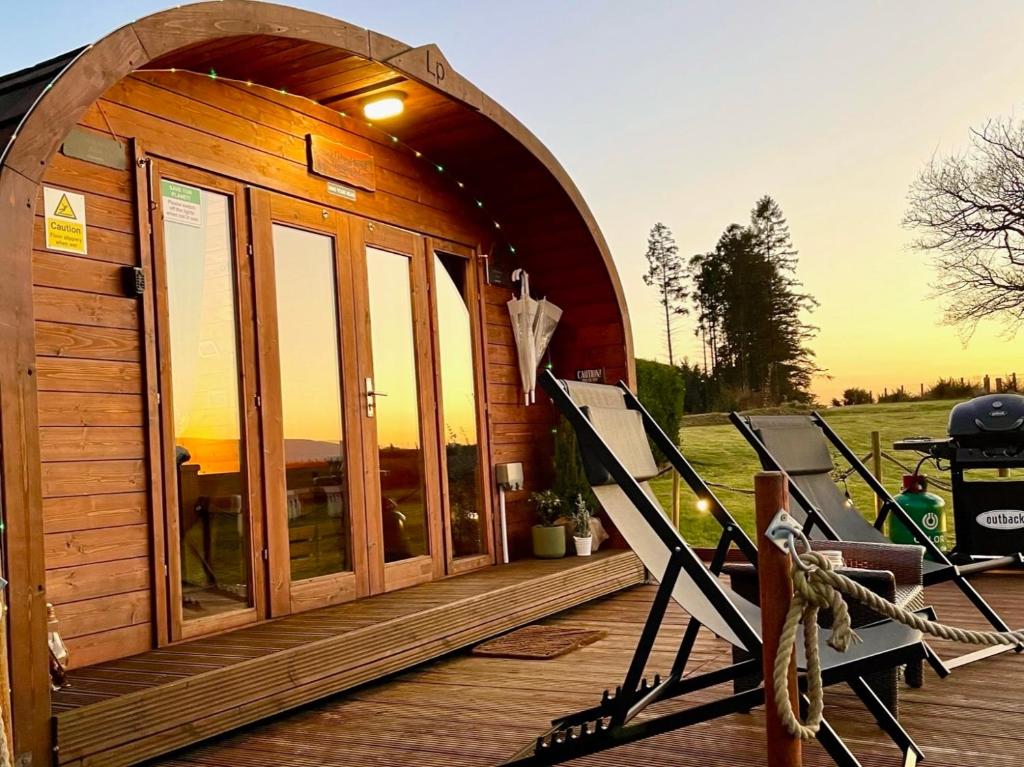 Fotografie z fotogalerie ubytování FINN VILLAGE - Loch Lomond Sunset Glamping Pod - Private Ofuro HOT TUB v destinaci Drymen