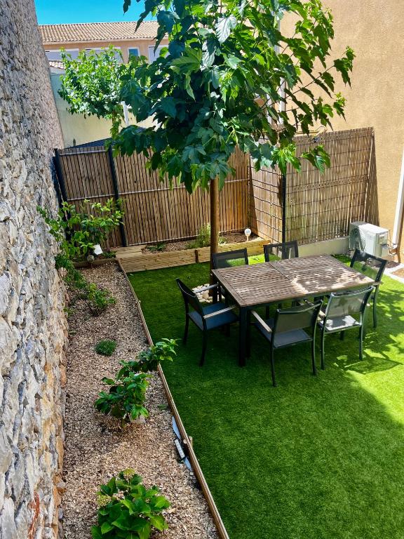 Vonkajšia záhrada v ubytovaní Duplex piscine 3 chambres et Clim proche plages