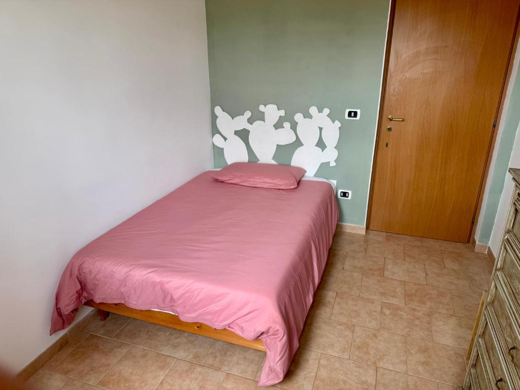 A bed or beds in a room at La Corte di Nunu'