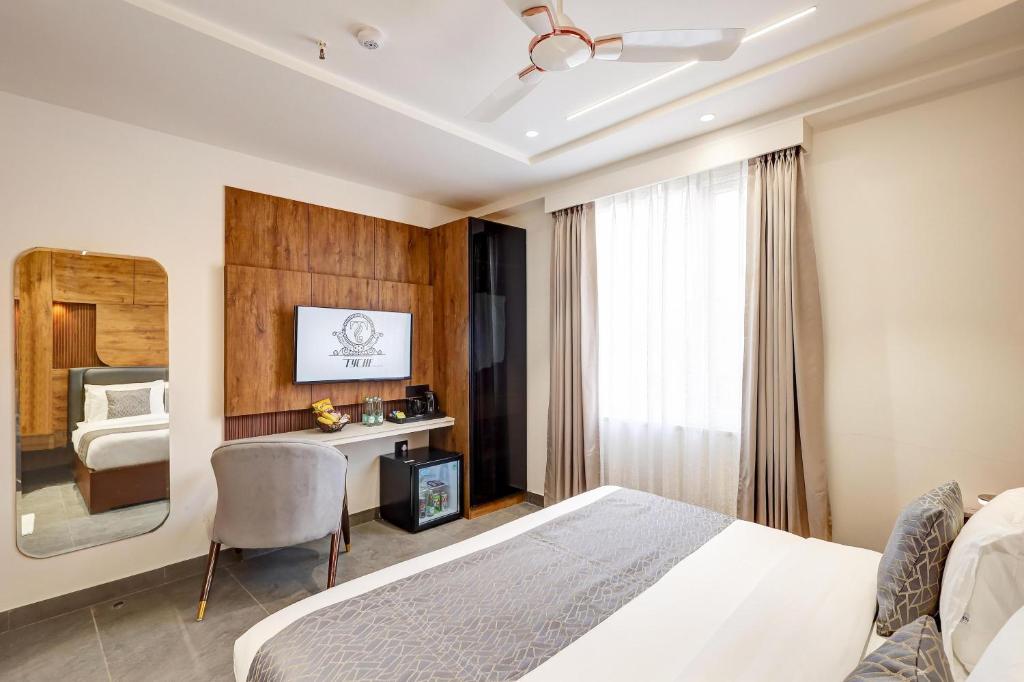 Postel nebo postele na pokoji v ubytování The Tyche New Delhi - Traveller's Choice Award Winner 2025