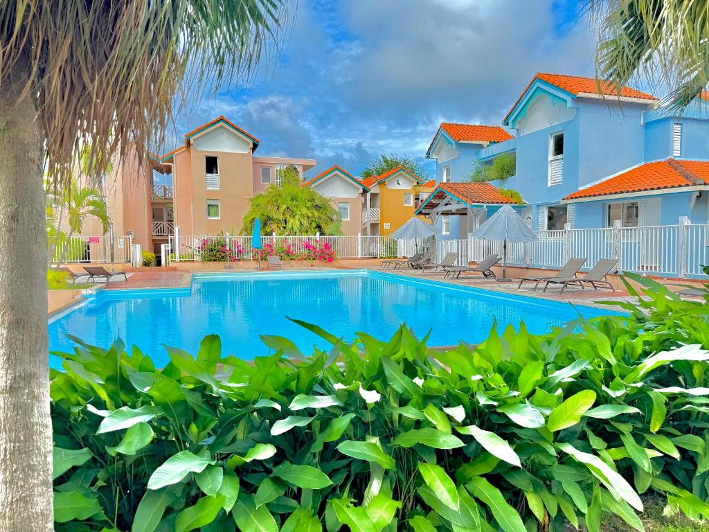 Bazén v ubytování Studio Oasis - Piscine et proche des plages nebo v jeho okolí