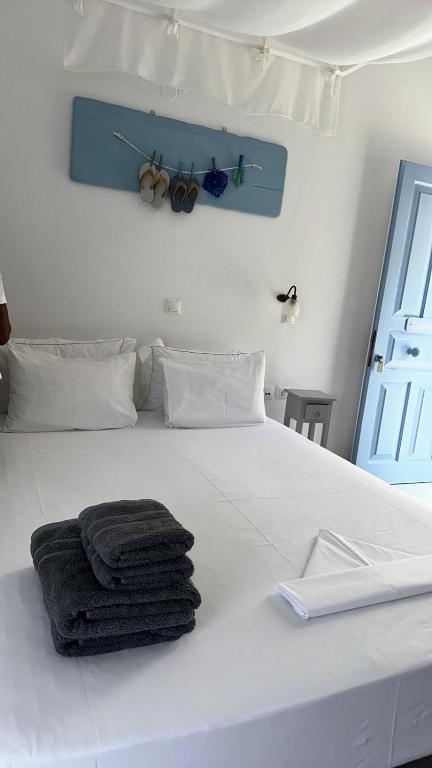 Postel nebo postele na pokoji v ubytování Amfitriti Serifos