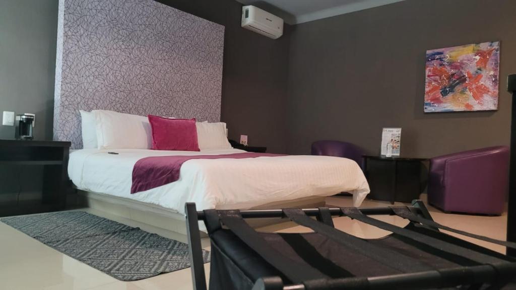Postel nebo postele na pokoji v ubytování Motel Real de Queretaro