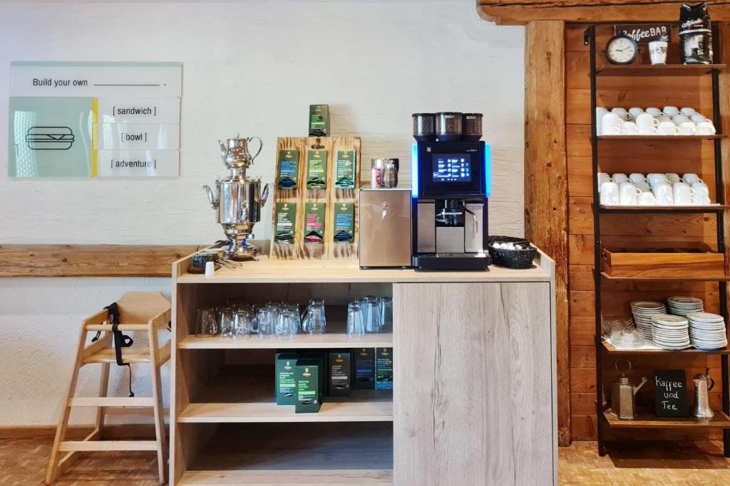 Příslušenství pro přípravu čaje a kávy v ubytování Garner Hotel Erlangen Süd by IHG