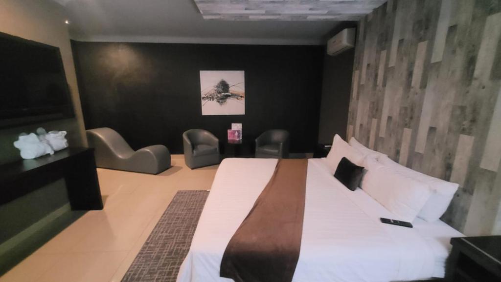 Postel nebo postele na pokoji v ubytování Motel Real de Queretaro