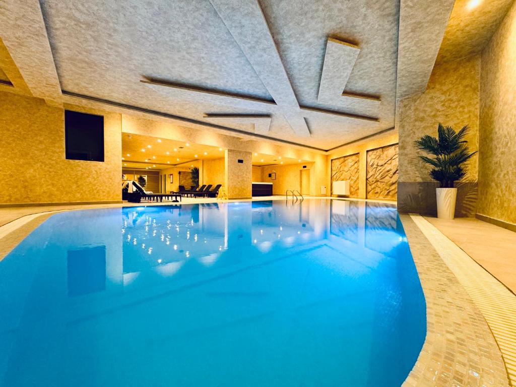 a large swimming pool in a hotel with a ceiling at Monte Relax - Wellness Oase in Zlatibor
