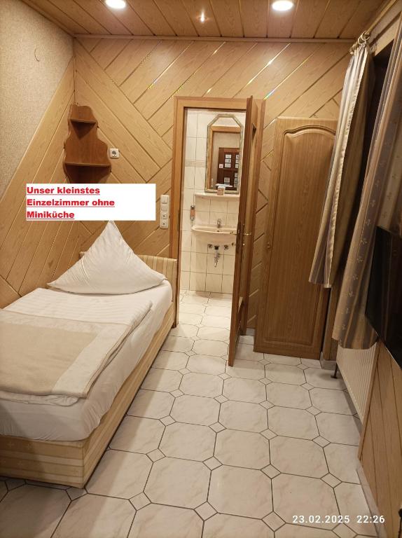 Postel nebo postele na pokoji v ubytování Central Hotel