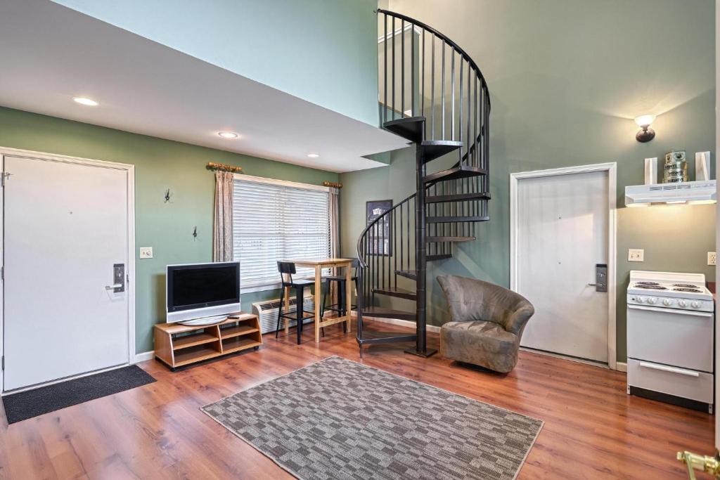 Μια τηλεόραση ή/και κέντρο ψυχαγωγίας στο Suites On Chocolate - The School