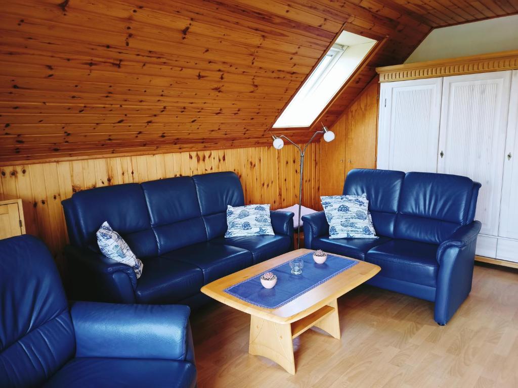 Posezení v ubytování Haus Seerobbe-Obergeschosswohnung