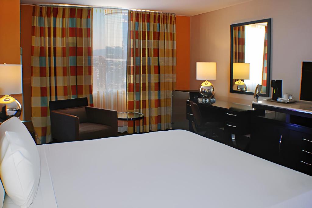 Circus Circus Hotel, Casino & Theme Park - West Tower Executive King Com Geladeira/Cafeteira