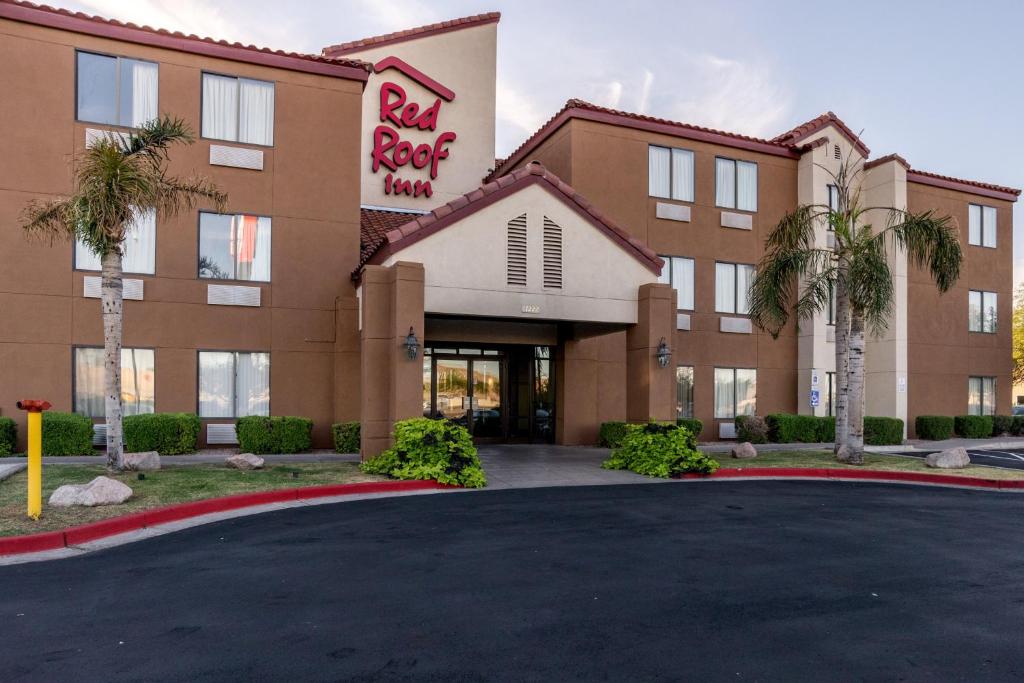 a rendering of the red roof inn at Red Roof Inn Phoenix North - I-17 at Bell Rd in Phoenix