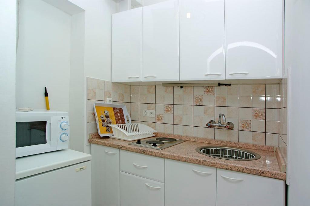 A cozinha ou cozinha compacta de Foissner Apartments