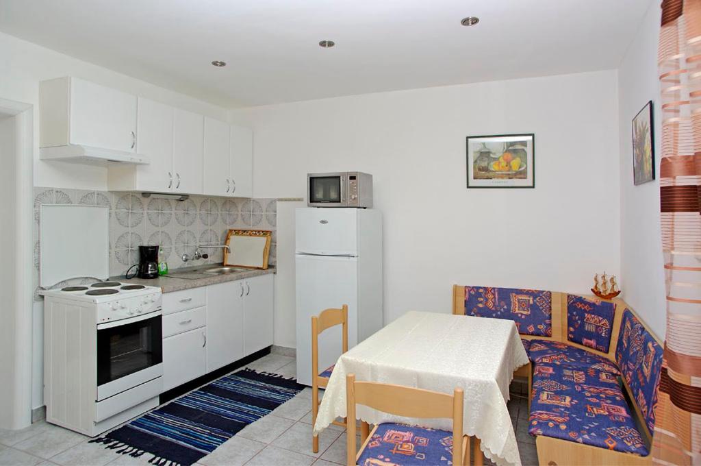 A cozinha ou cozinha compacta de Foissner Apartments